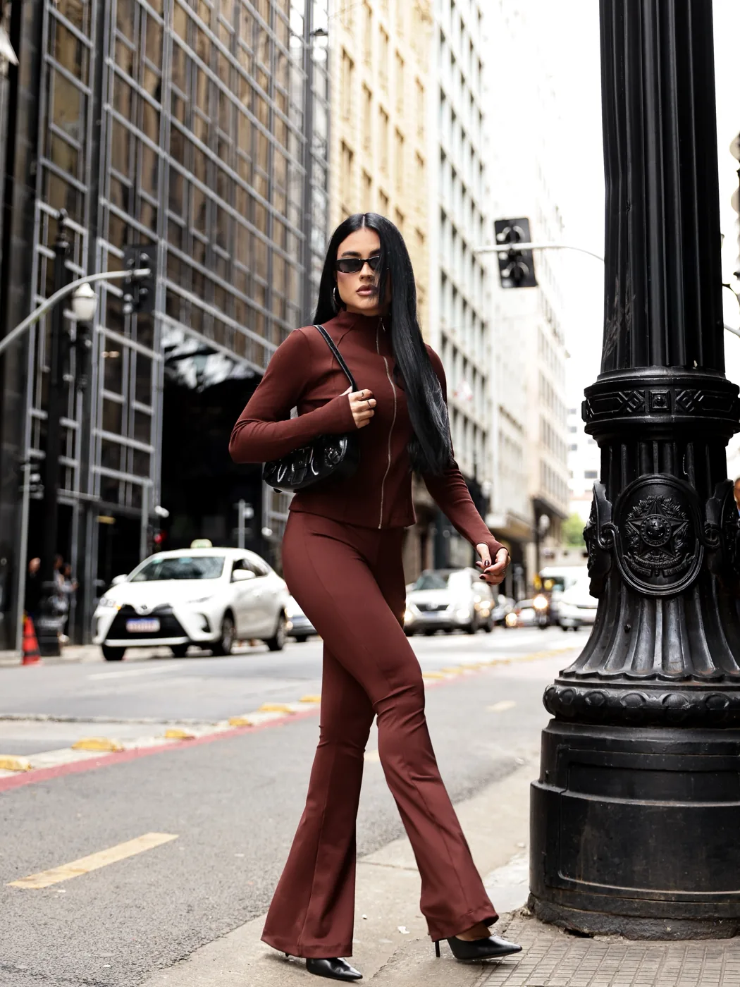 Raiany em look de rua para Chess Modas